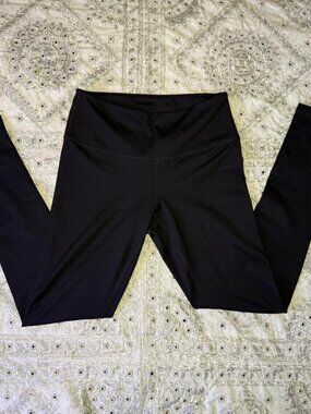 Black high-waisted zella leggings